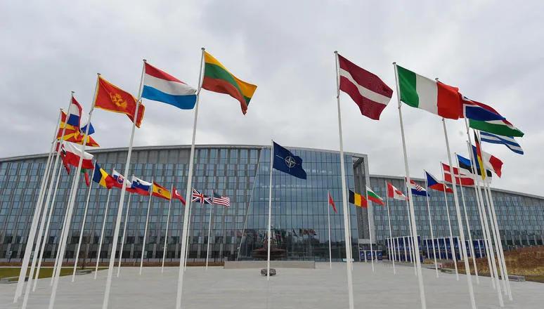 Министры обороны НАТО сегодня встретятся с грузинским и украинским коллегами Министры обороны НАТО сегодня встретятся с грузинским и украинским коллегами