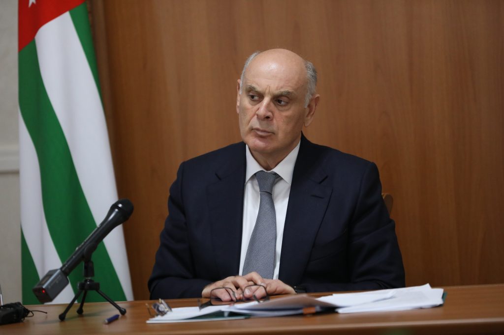 Бжания: Сухуми готов оказать помощь жителям Донбасса | Бжания: Сухуми готов оказать помощь жителям Донбасса |