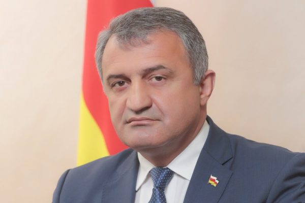 В Цхинвали «полностью поддержали» решение РФ признать республика Донбасса |