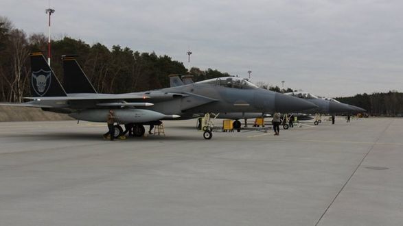 Еще 8 американских истребителей F-15 приземлились в Польше – Минобороны