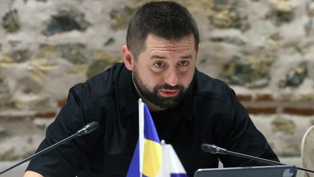 В случае введения системы гарантий безопасности Киев согласится на нейтральный статус: Арахамия | В случае введения системы гарантий безопасности Киев согласится на нейтральный статус: Арахамия |