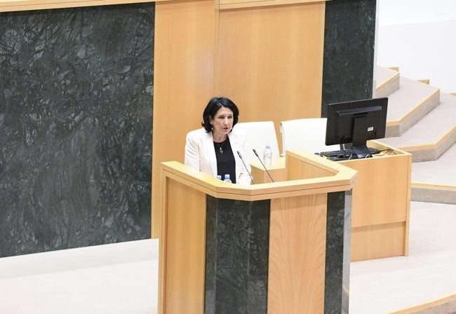 Президент Грузии сегодня обратится к парламенту с докладом |