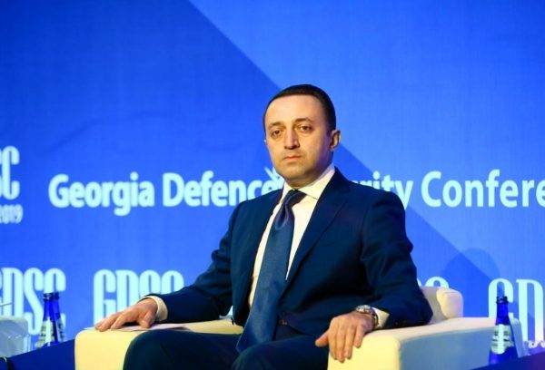 Премьер о президенте: самодеятельность вопросе обеспечения конституционного порядка — недопустима |