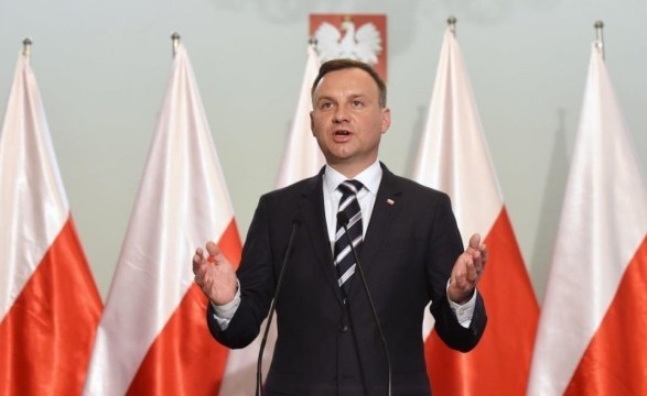 Дуда подписал закон о помощи украинским беженцам Дуда подписал закон о помощи украинским беженцам