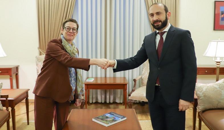 Արարատ Միրզոյանը և Անն Լույոն քննարկել են Ադրբեջանի զինուժի ներխուժման հետևանքով Արցախում ստեղծված իրավիճակը Արարատ Միրզոյանը և Անն Լույոն քննարկել են Ադրբեջանի զինուժի ներխուժման հետևանքով Արցախում ստեղծված իրավիճակը
