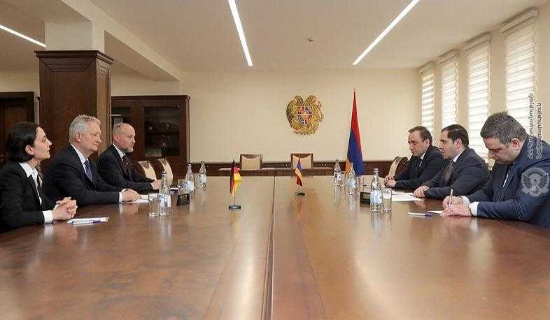 Министр обороны и Посол ФРГ обсудил ситуацию в Арцахе и на армяно-азербайджанской границе |