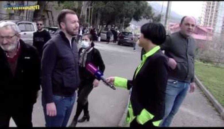 Заместитель председателя Ахалцихского сакребуло на избирательном участке в Батуми |