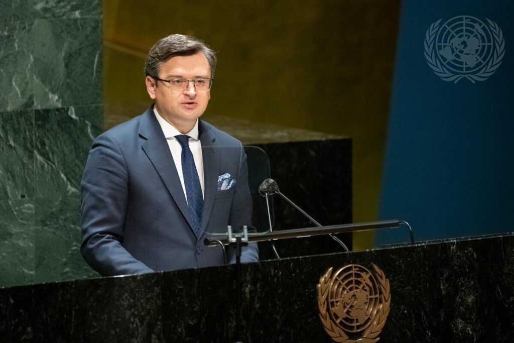 Кулеба призвал мир отреагировать на убийства в Буче разрушительными санкциями |