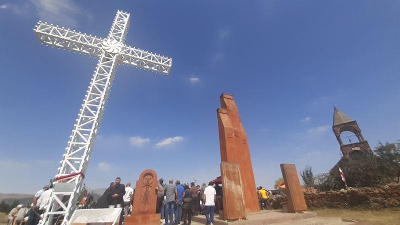 Ղուշչիում խաչքարի բացում եւ օրհնության կարգ տեղի ունեցավ
27.08.2022 Sona Tonakanian Ծալկա, Հոգեւոր, Մշակույթ Ղուշչիում խաչքարի բացում եւ օրհնության կարգ տեղի ունեցավ
27.08.2022 Sona Tonakanian Ծալկա, Հոգեւոր, Մշակույթ