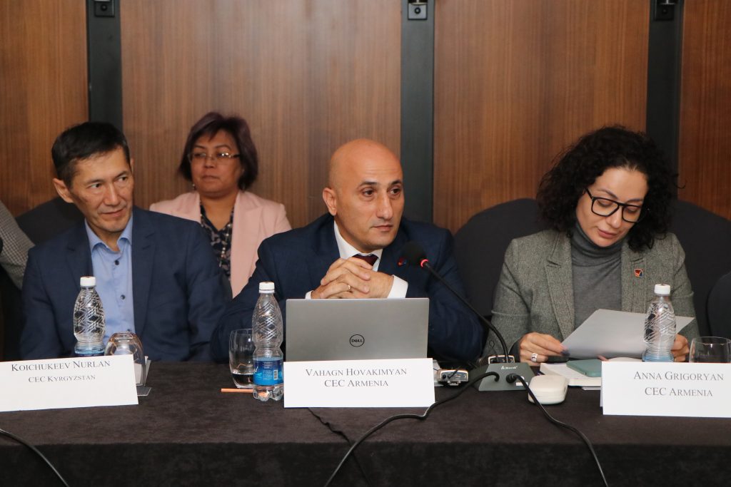 ԿԸՀ նախագահը Բիշքեկում ներկայացրել է ՀՀ ընտրողների նույնականացման էլեկտրոնային համակարգը
31.10.2022 . Միջազգային ԿԸՀ նախագահը Բիշքեկում ներկայացրել է ՀՀ ընտրողների նույնականացման էլեկտրոնային համակարգը
31.10.2022 . Միջազգային