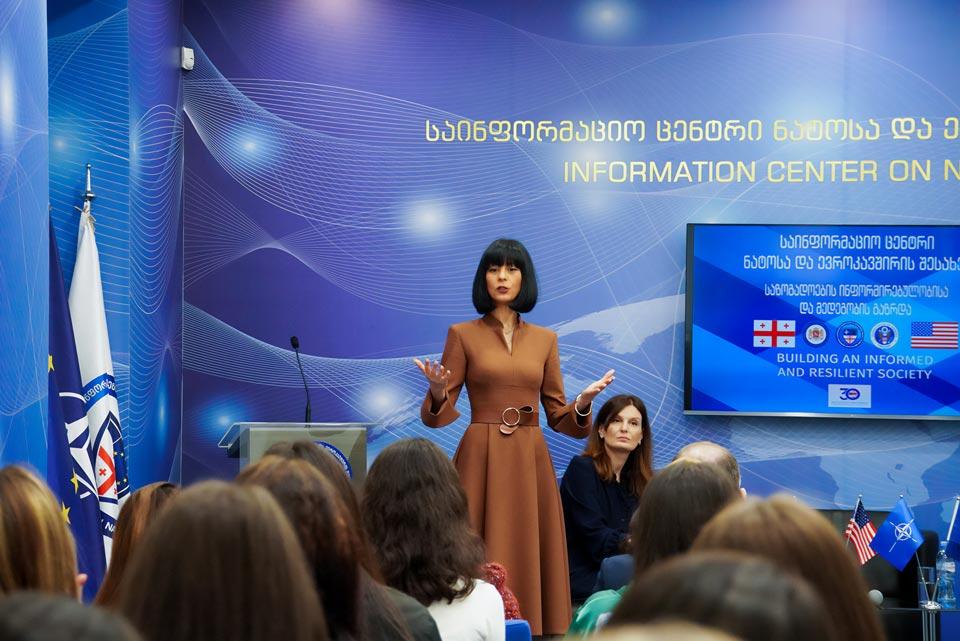 Հանդուրժողականության օրվան նվիրված միջոցառումների շրջանակում Թեա Ախվլեդիանին հանդիպել է էթնիկ փոքրամասնությունների ներկայացուցիչ երիտասարդների հետ
17.11.2022 . Վրաստան Հանդուրժողականության օրվան նվիրված միջոցառումների շրջանակում Թեա Ախվլեդիանին հանդիպել է էթնիկ փոքրամասնությունների ներկայացուցիչ երիտասարդների հետ
17.11.2022 . Վրաստան