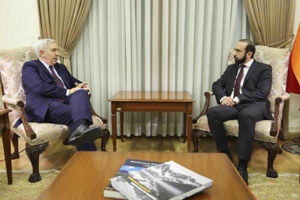 Միրզոյանը Վիլեգասին է ներկայացրել Լաչինի միջանցքի բնականոն գործունեության խափանման հետևանքով ստեղծված իրավիճակը
		12.12.2022 . Արցախ