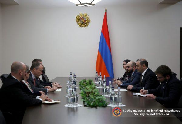 Արմեն Գրիգորյանը և Տոյվո Կլաարը քննարկել են Լաչինի միջանցքի արգելափակման հետևանքով առաջացած հումանիտար ճգնաժամը
		23.01.2023 . Արցախ