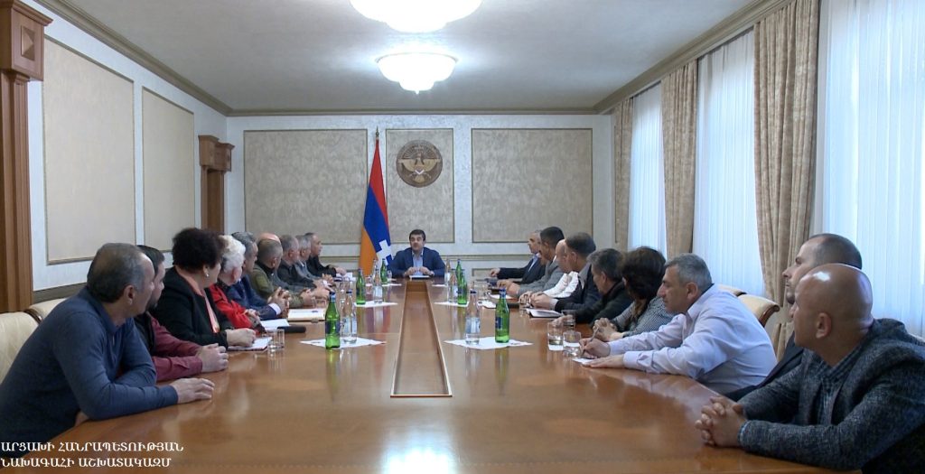 Արցախի նախագահը Հանրային խորհրդի անդամների հետ քննարկել է հանրապետությունում ստեղծված իրավիճակը
15.03.2023 . Արցախ Արցախի նախագահը Հանրային խորհրդի անդամների հետ քննարկել է հանրապետությունում ստեղծված իրավիճակը
15.03.2023 . Արցախ