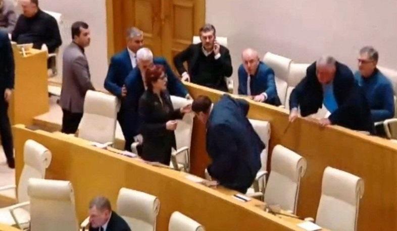 Հերթական ծեծկռտուքը՝ Վրաստանի խորհրդարանում
24.03.2023 . Միջազգային Հերթական ծեծկռտուքը՝ Վրաստանի խորհրդարանում
24.03.2023 . Միջազգային