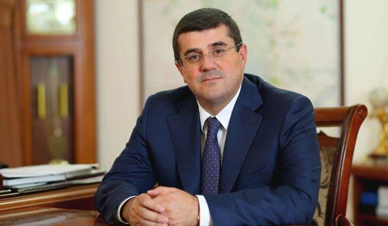 Շրջափակումը ցեղասպանությո՞ւն է. ԼՂ նախագահը փորձագիտական կարծիք է խնդրել Միջազգային քրեական դատարանի նախկին գլխավոր դատախազից
29.07.2023 . Արցախ Շրջափակումը ցեղասպանությո՞ւն է. ԼՂ նախագահը փորձագիտական կարծիք է խնդրել Միջազգային քրեական դատարանի նախկին գլխավոր դատախազից
29.07.2023 . Արցախ