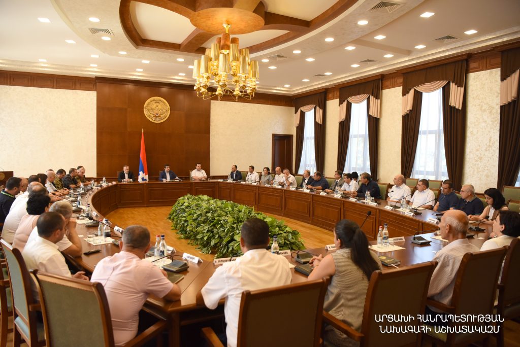 Արայիկ Հարությունյանը ներկայացրել է ԼՂ նորանշանակ պետական նախարար Սամվել Շահրամանյանին
01.09.2023 . Արցախ Արայիկ Հարությունյանը ներկայացրել է ԼՂ նորանշանակ պետական նախարար Սամվել Շահրամանյանին
01.09.2023 . Արցախ