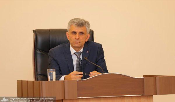 Այսօր մենք մեր առաքելությունն ավարտեցինք ճակատագրական որոշումով. Դավիթ Իշխանյանը՝ ԼՂ նախագահի ընտրության մասին
		09.09.2023 . Արցախ