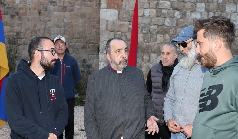 Երուսաղեմի Հայոց պատրիարքն այցելել է «Կովերի պարտեզի» պատնեշված հատվածը
09.12.2023 . Միջազգային Երուսաղեմի Հայոց պատրիարքն այցելել է «Կովերի պարտեզի» պատնեշված հատվածը
09.12.2023 . Միջազգային