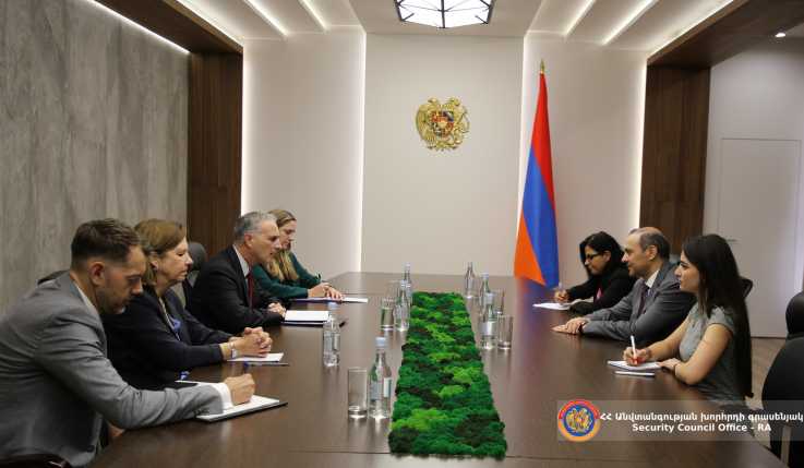 ՀՀ ԱԽ քարտուղարն ու Լուի Բոնոն քննարկել են տարածաշրջանային անվտանգության հարցեր