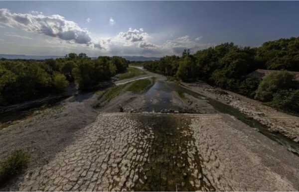 Франция задыхается от новой жары, ограничения на воду усиливаются
