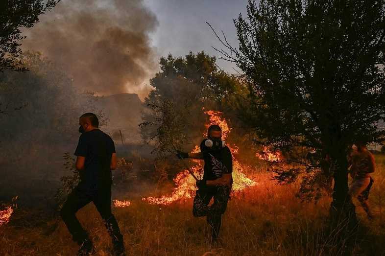 Лесные пожары в Греции и Испании унесли три жизни