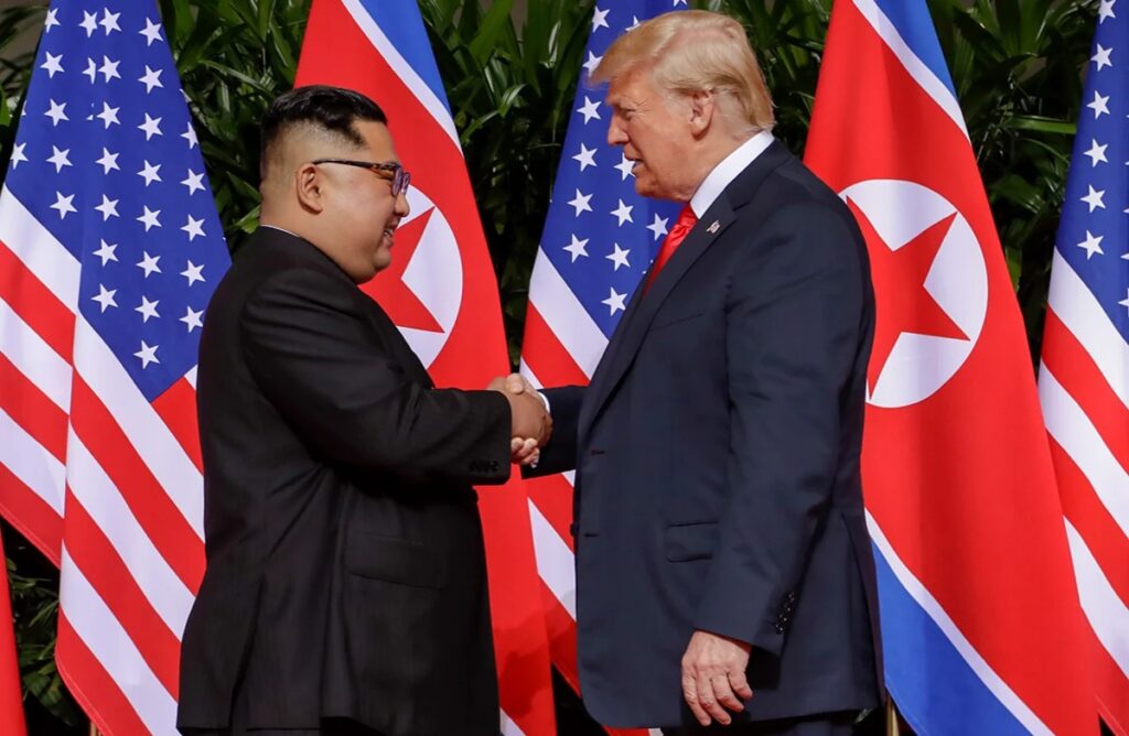 Трамп заявляет, что поддерживает контакт с Ким Чен Ыном