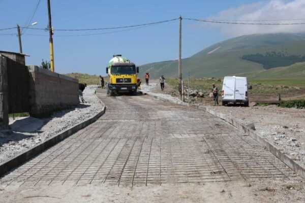 Նինոծմինդայի մունիցիպալիտետի Գանձա գյուղում շարունակվում են գյուղամիջյան ճանապարհների բետոնապատման աշխատանքները