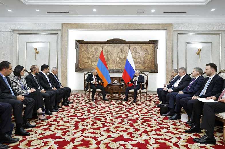 Путин договорился с Николом Пашиняном вести диалог по поводу дальнейших планов Еревана в спокойном режиме в Москве