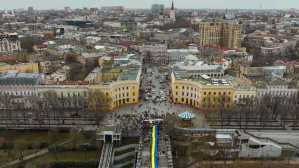 Россия и Украина продолжают наносить взаимные удары